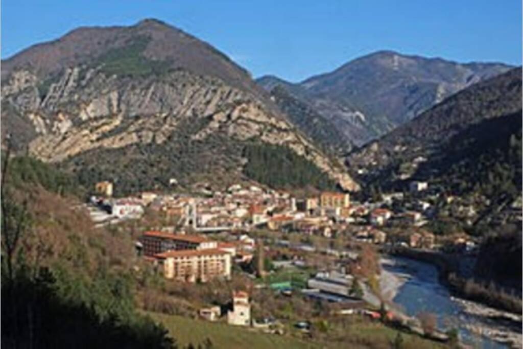 2P Au Coeur Des Montagnes Avec Piscine Chauffee Apartment Puget-Theniers Luaran gambar