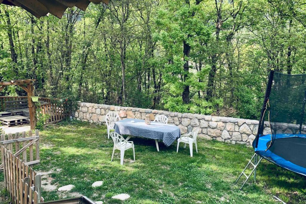 2P Au Coeur Des Montagnes Avec Piscine Chauffee Apartment Puget-Theniers Luaran gambar