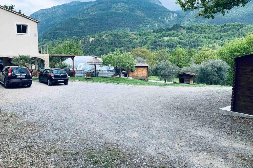 2P Au Coeur Des Montagnes Avec Piscine Chauffee Apartment Puget-Theniers Luaran gambar
