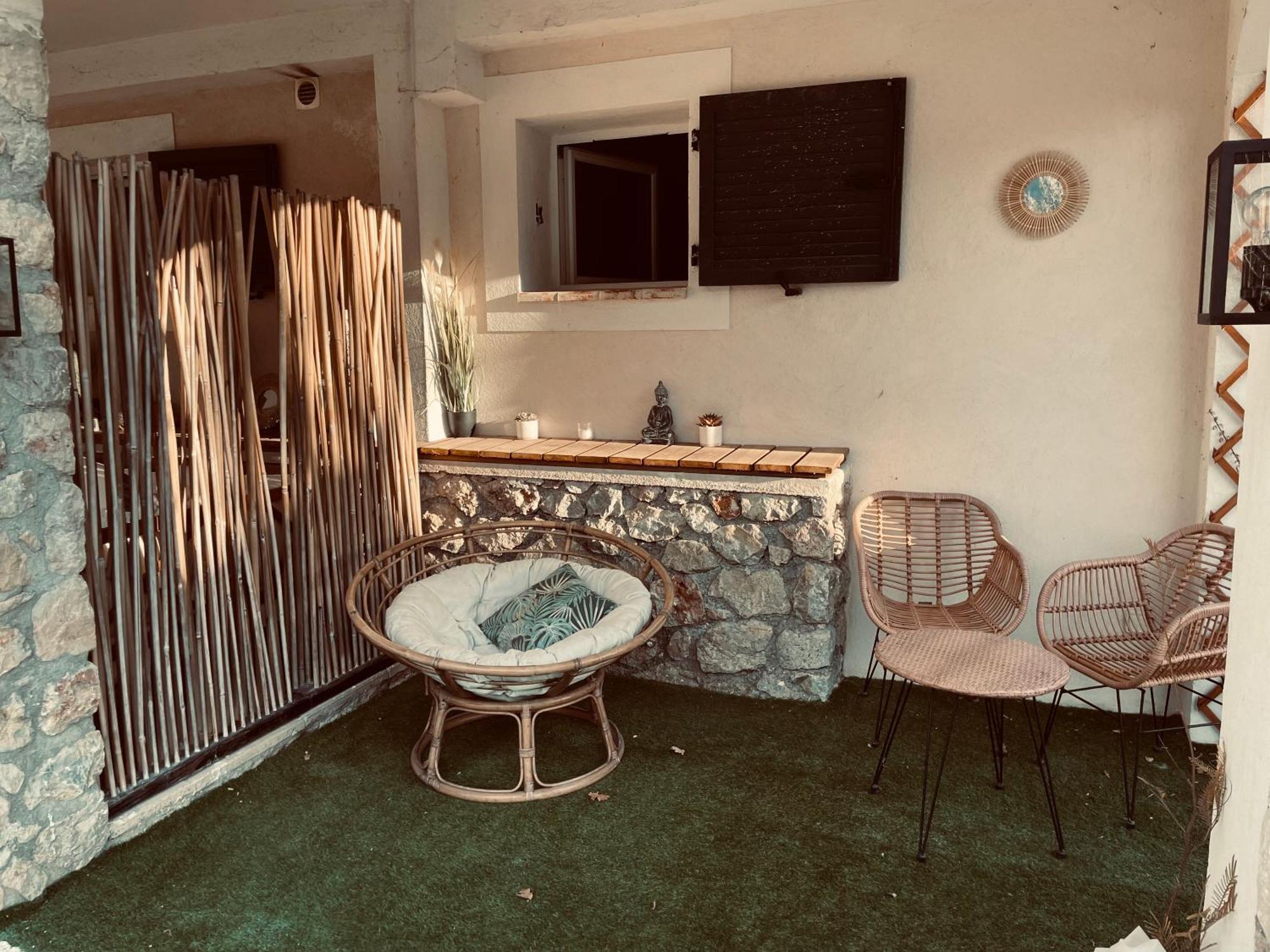 2P Au Coeur Des Montagnes Avec Piscine Chauffee Apartment Puget-Theniers Luaran gambar
